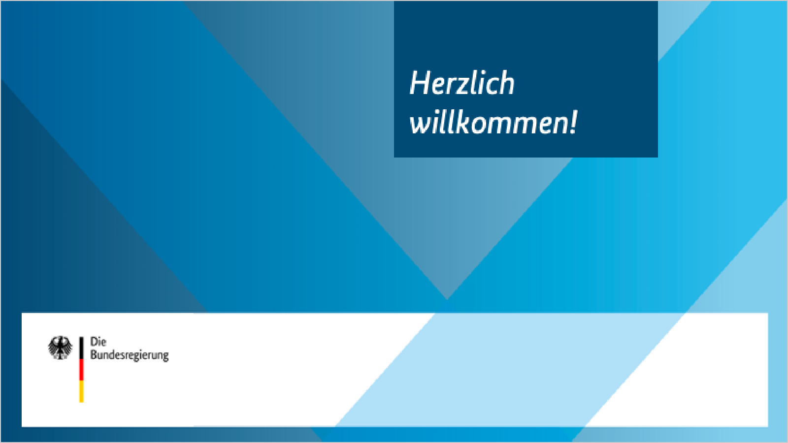 Blauer Fond mit Banderole, Identitätsbereich unten mit Bildwortmarke links. Oben Dunkelblauer Kasten mit Text: Herzlich willkommen.
